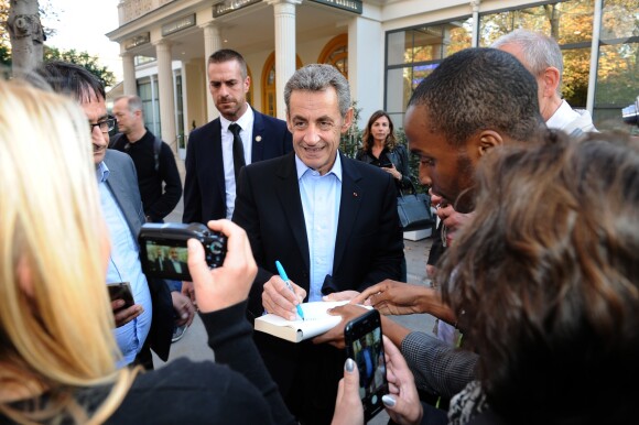 Exclusif - Nicolas Sarkozy et sa femme Carla Bruni Sarkozy arrivent puis repartent du studio Gabriel ou ils enregistraient l'émission "Vivement Dimanche" à Paris le 30 septembre 2019. Diffusion le 06/10/2019 sur France 2 . © Guillaume Gaffiot/Bestimage
