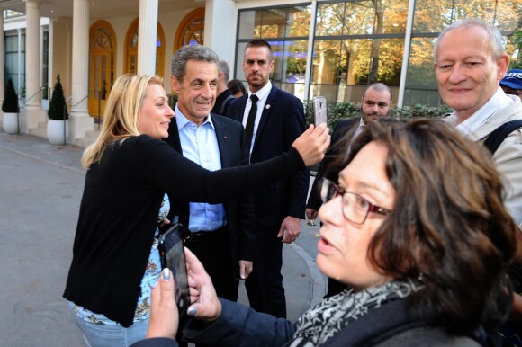 Exclusif - Nicolas Sarkozy et sa femme Carla Bruni Sarkozy arrivent puis repartent du studio Gabriel ou ils enregistraient l'émission "Vivement Dimanche" à Paris le 30 septembre 2019. Diffusion le 06/10/2019 sur France 2 . © Guillaume Gaffiot/Bestimage