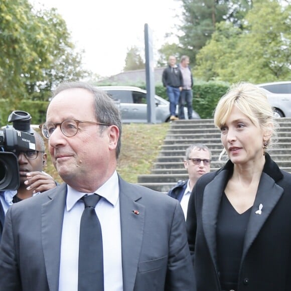 François Hollande et sa compagne Julie Gayet - Claude Chirac, son mari Frédéric Salat-Baroux et son fils Martin Rey-Chirac se sont rendu au musée du président Jacques Chirac de Sarran en Corrèze le 5 octobre 2019. Le conseil départemental de la Corrèze y organise une journée du souvenir et de l'amitié, à la mémoire de Jacques Chirac. Un hommage public, ouvert à tous, où un banquet attend les convives. Tête de veau, pommes du Limousin et fromage local sont au menu, en souvenir du coup de fourchette de Jacques Chirac et de son attachement au terroir corrézien. © Patrick Bernard/Bestimage