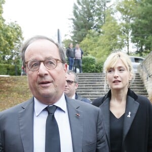 François Hollande et sa compagne Julie Gayet - Claude Chirac, son mari Frédéric Salat-Baroux et son fils Martin Rey-Chirac se sont rendu au musée du président Jacques Chirac de Sarran en Corrèze le 5 octobre 2019. Le conseil départemental de la Corrèze y organise une journée du souvenir et de l'amitié, à la mémoire de Jacques Chirac. Un hommage public, ouvert à tous, où un banquet attend les convives. Tête de veau, pommes du Limousin et fromage local sont au menu, en souvenir du coup de fourchette de Jacques Chirac et de son attachement au terroir corrézien. © Patrick Bernard/Bestimage