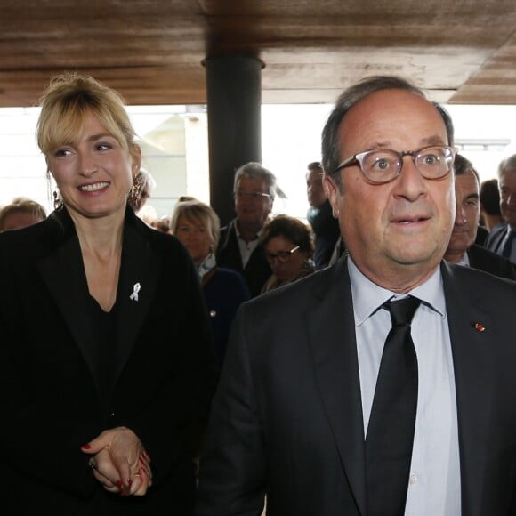 François Hollande et sa compagne Julie Gayet - Claude Chirac, son mari Frédéric Salat-Baroux et son fils Martin Rey-Chirac se sont rendu au musée du président Jacques Chirac de Sarran en Corrèze le 5 octobre 2019. Le conseil départemental de la Corrèze y organise une journée du souvenir et de l'amitié, à la mémoire de Jacques Chirac. Un hommage public, ouvert à tous, où un banquet attend les convives. Tête de veau, pommes du Limousin et fromage local sont au menu, en souvenir du coup de fourchette de Jacques Chirac et de son attachement au terroir corrézien. © Patrick Bernard/Bestimage