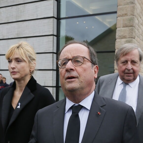 François Hollande et sa compagne Julie Gayet - Claude Chirac, son mari Frédéric Salat-Baroux et son fils Martin Rey-Chirac se sont rendu au musée du président Jacques Chirac de Sarran en Corrèze le 5 octobre 2019. Le conseil départemental de la Corrèze y organise une journée du souvenir et de l'amitié, à la mémoire de Jacques Chirac. Un hommage public, ouvert à tous, où un banquet attend les convives. Tête de veau, pommes du Limousin et fromage local sont au menu, en souvenir du coup de fourchette de Jacques Chirac et de son attachement au terroir corrézien. © Patrick Bernard/Bestimage