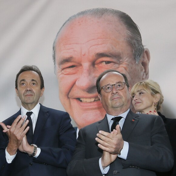 François Hollande et sa compagne Julie Gayet - Claude Chirac, son mari Frédéric Salat-Baroux et son fils Martin Rey-Chirac se sont rendu au musée du président Jacques Chirac de Sarran en Corrèze le 5 octobre 2019. Le conseil départemental de la Corrèze y organise une journée du souvenir et de l'amitié, à la mémoire de Jacques Chirac. Un hommage public, ouvert à tous, où un banquet attend les convives. Tête de veau, pommes du Limousin et fromage local sont au menu, en souvenir du coup de fourchette de Jacques Chirac et de son attachement au terroir corrézien. © Patrick Bernard/Bestimage