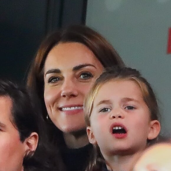 Le prince William, duc de Cambridge, Catherine (Kate) Middleton, duchesse de Cambridge et leurs enfants, le prince George et la princesse Charlotte, assistent à un match de Premier League opposant Norwich City à Aston Villa au stade Carrow Road, à Norwich, Royaume Uni, le 5 octobre 2019. Aston Villa a gagné 5-1.