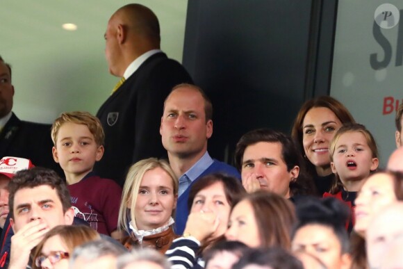 Le prince William, duc de Cambridge, Catherine (Kate) Middleton, duchesse de Cambridge et leurs enfants, le prince George et la princesse Charlotte, assistent à un match de Premier League opposant Norwich City à Aston Villa au stade Carrow Road, à Norwich, Royaume Uni, le 5 octobre 2019. Aston Villa a gagné 5-1.