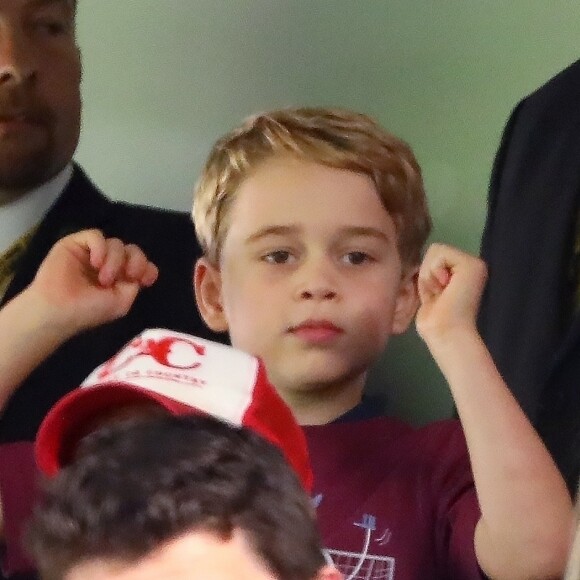 Le prince William, duc de Cambridge, Catherine (Kate) Middleton, duchesse de Cambridge et leurs enfants, le prince George et la princesse Charlotte, assistent à un match de Premier League opposant Norwich City à Aston Villa au stade Carrow Road, à Norwich, Royaume Uni, le 5 octobre 2019. Aston Villa a gagné 5-1.