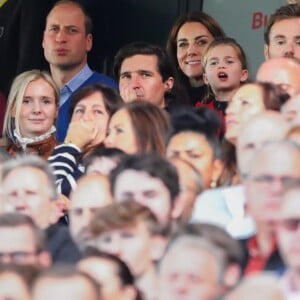 Le prince William, duc de Cambridge, Catherine (Kate) Middleton, duchesse de Cambridge et leurs enfants, le prince George et la princesse Charlotte, assistent à un match de Premier League opposant Norwich City à Aston Villa au stade Carrow Road, à Norwich, Royaume Uni, le 5 octobre 2019. Aston Villa a gagné 5-1.