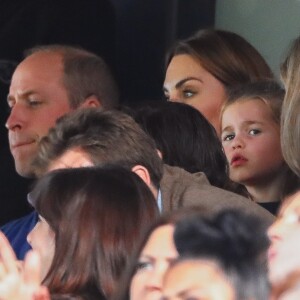 Le prince William, duc de Cambridge, Catherine (Kate) Middleton, duchesse de Cambridge et leurs enfants, le prince George et la princesse Charlotte, assistent à un match de Premier League opposant Norwich City à Aston Villa au stade Carrow Road, à Norwich, Royaume Uni, le 5 octobre 2019. Aston Villa a gagné 5-1.