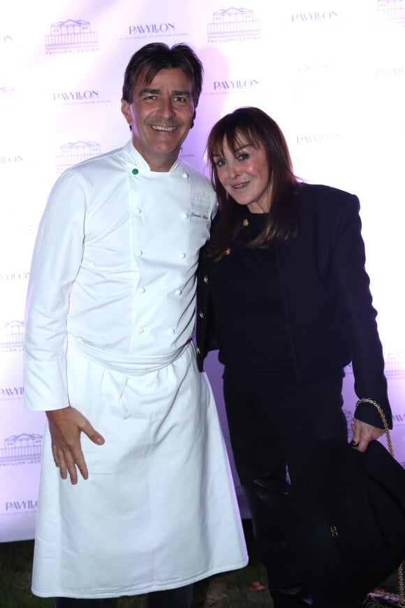 Yannick Alléno avec Babeth Djan lors de l'inauguration du nouveau restaurant le PavYllon, à Paris le 7 octobre 2019.
