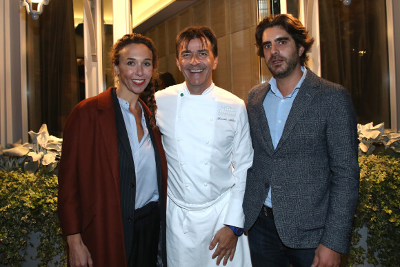 Yannick Alléno avec Charlotte de Georges lors de l'inauguration de son nouveau restaurant, le PavYllon, à Paris le 7 octobre 2019.