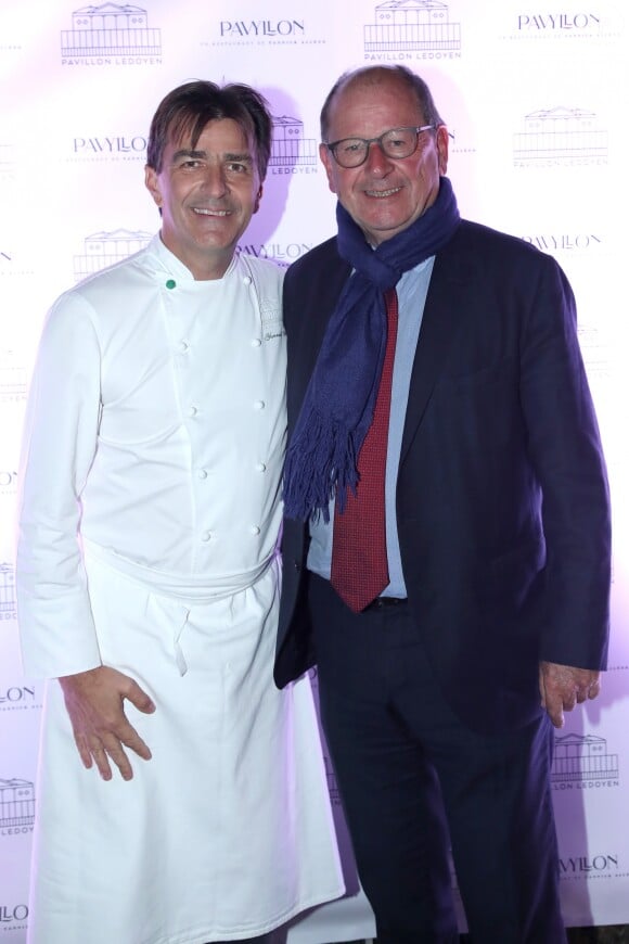 Hervé Novelli avec Yannick Alléno lors de l'inauguration de son nouveau restaurant, le PavYllon, à Paris le 7 octobre 2019.