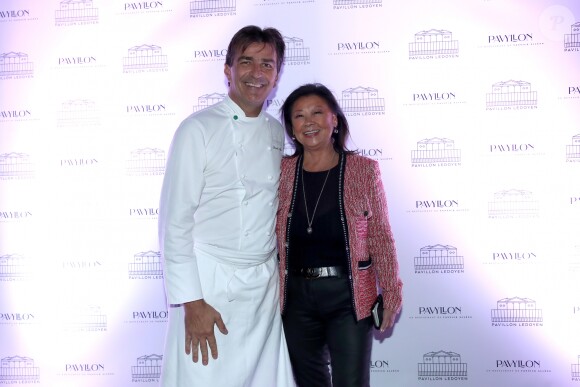 Jeanne d'Hauteserre avec Yannick Alléno lors de l'inauguration de son nouveau restaurant, le PavYllon, à Paris le 7 octobre 2019.