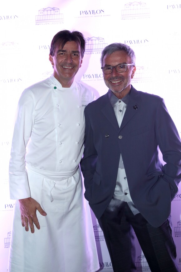 Yannick Alléno avec Olivier Echaudemaison lors de l'inauguration de son nouveau restaurant, le PavYllon, à Paris le 7 octobre 2019.