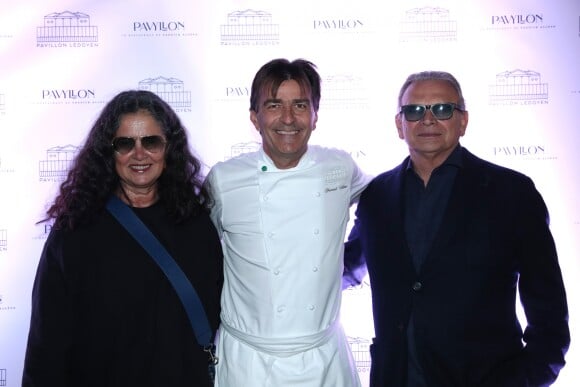 Yannick Alléno avec Olivier Massart lors de l'inauguration de son nouveau restaurant, le PavYllon, à Paris le 7 octobre 2019.