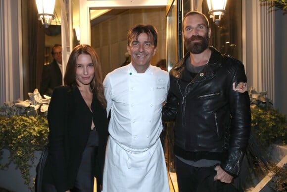 Yannick Alléno avec Lila Salet lors de l'inauguration de son nouveau restaurant, le PavYllon, à Paris le 7 octobre 2019.