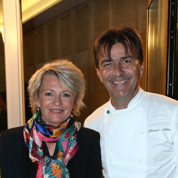 Yannick Alléno avec Sophie Davant lors de l'inauguration de son nouveau restaurant, le PavYllon, à Paris le 7 octobre 2019.