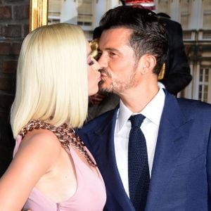 Katy Perry et son fiancé Orlando Bloom à la première de la série télévisée Amazon Prime Video "Carnival Row" au TCL Chinese Theatre dans le quartier de Hollywood, à Los Angeles, Californie, Etats-Unis, le 21 août 2019.