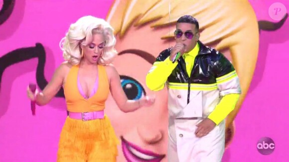 Pour la finale de l'émission "American Idol", Katy Perry et Daddy Yankee ont interprété pour la première fois en live le hit "Con Calma" à Los Angeles. Le 19 mai 2019.