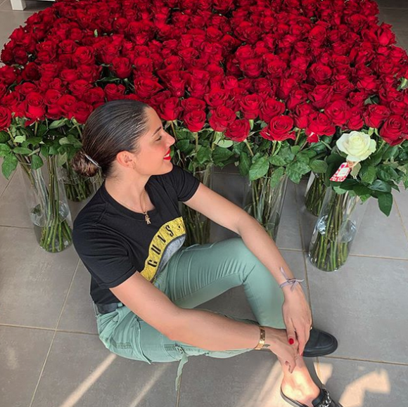 Coralie Porrovecchio a reçu de nombreuses fleurs de la part de Boubacar Kamara. Mai 2019.