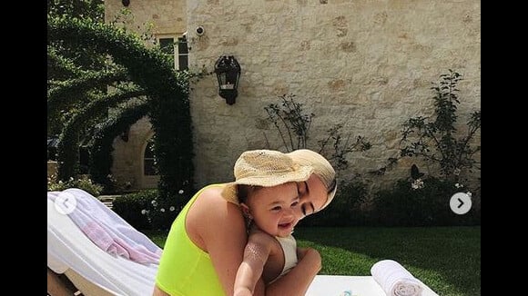 Kylie Jenner : Maman célibataire torride en bikini, avec l'adorable Stormi