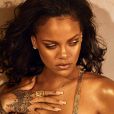 Rihanna pose toute dorée pour la nouvelle campagne de sa marque Fenty Beauty