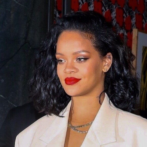 Rihanna quitte le restaurant japonais "Kappo Masa" à New York le 29 janvier 2019.
