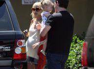 La magnifique Nicole Richie, très enceinte et radieuse, nous montre son ventre bien rond... en bikini !