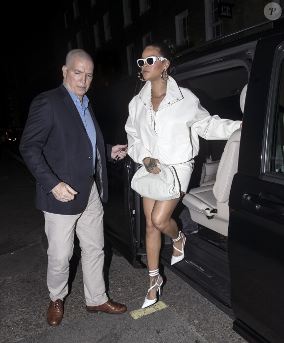 Rihanna arrive à la soirée "Fabergé" à Londres, le 10 octobre 2019.