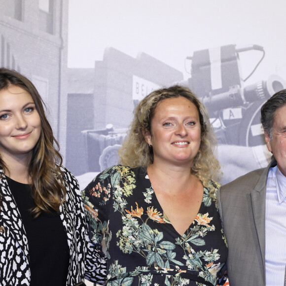 Info - Aurore Auteuil enceinte de son troisième enfant - Nelly Auteuil, Aurore Auteuil (enceinte), Daniel Auteuil et sa femme Aude Ambroggi - Photocall de la cérémonie d'ouverture à la Halle Tony Garnier du 11ème Festival Lumiere 2019 de Lyon le 12 octobre 2019. © Dominique Jacovides / Bestimage