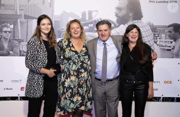 Info - Aurore Auteuil enceinte de son troisième enfant - Nelly Auteuil, Aurore Auteuil (enceinte), Daniel Auteuil et sa femme Aude Ambroggi - Photocall de la cérémonie d'ouverture à la Halle Tony Garnier du 11ème Festival Lumiere 2019 de Lyon le 12 octobre 2019. © Dominique Jacovides / Bestimage