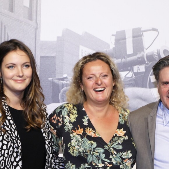 Info - Aurore Auteuil enceinte de son troisième enfant - Nelly Auteuil, Aurore Auteuil (enceinte), Daniel Auteuil et sa femme Aude Ambroggi - Photocall de la cérémonie d'ouverture à la Halle Tony Garnier du 11ème Festival Lumiere 2019 de Lyon le 12 octobre 2019. © Dominique Jacovides / Bestimage