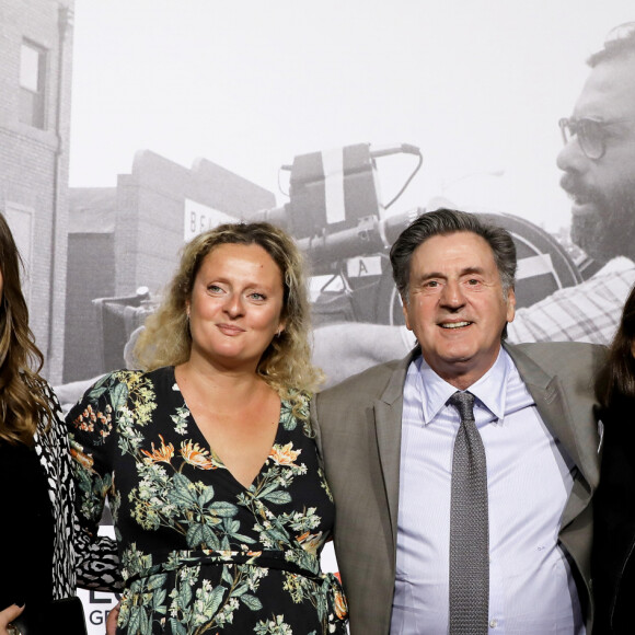 Info - Aurore Auteuil enceinte de son troisième enfant - Nelly Auteuil, Aurore Auteuil (enceinte), Daniel Auteuil et sa femme Aude Ambroggi - Photocall de la cérémonie d'ouverture à la Halle Tony Garnier du 11ème Festival Lumiere 2019 de Lyon le 12 octobre 2019. © Dominique Jacovides / Bestimage