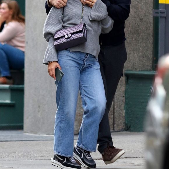 Lily Allen et David Harbour officialisent leur relation amoureuse en échangeant un baiser dans les rues de New York, le 13 octobre 2019.