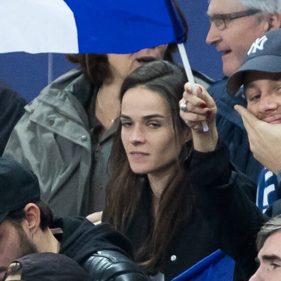 Vianney et sa compagne Catherine Robert - Tribunes lors du match de qualification pour l'Euro2020 "France - Turquie (1-1)" au Stade de France. Saint-Denis, le 14 octobre 2019. © Cyril Moreau/Bestimage