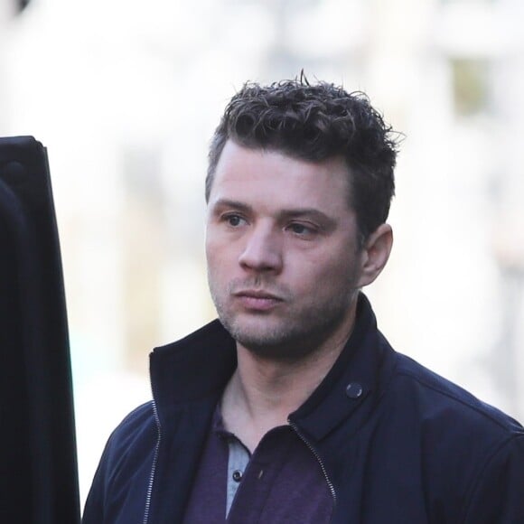Ryan Phillippe sur le tournage de Alive (II) dans les rues de Vancouver au Canada, le 1er avril 2019  Ryan Phillippe is on set to shoot a stunt scene, he jumps out of the SUV and races after a criminal, while filming scenes for Alive (II) in Vancouver. 1st april 201901/04/2019 - Vancouver