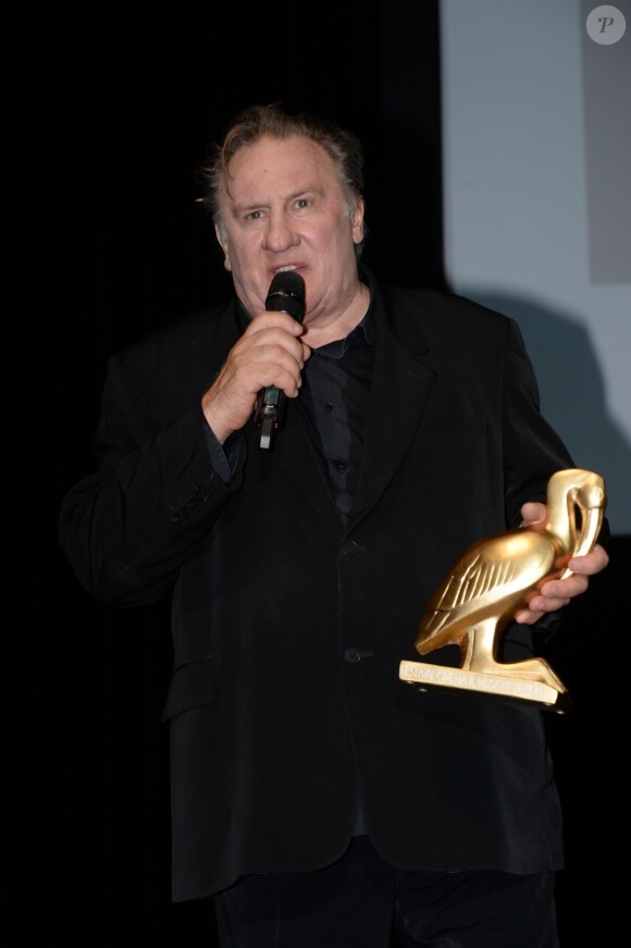 Exclusif - Gérard Depardieu reçoit un Ibis d'or pour l'ensemble de sa carrière sur la scène du palais de congrès Atlantia lors du 5e festival du cinéma et musique de film de la Baule le 4 novembre 2018. © Rachid Bellak/Bestimage