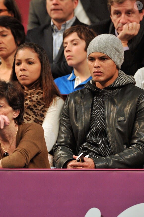 Thiago Silva et sa femme Isabelle assistent à la finale du 21e Open GDF-SUEZ au Stade Pierre De Coubertin à Paris le 3 février 2013.