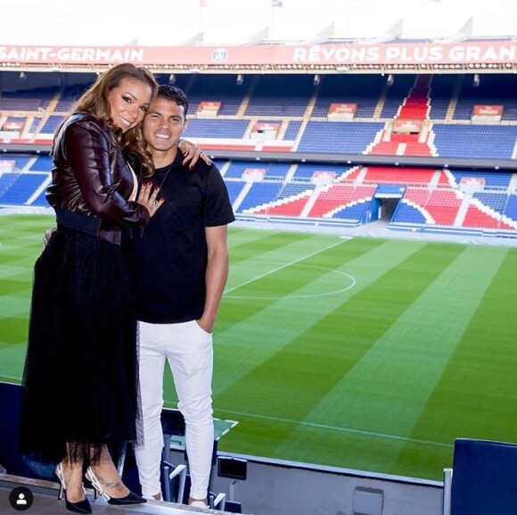 Thiago Silva et sa femme Isabele au Parc des Princes. Photo #TBT publiée sur Instagram le 9 mai 2019.