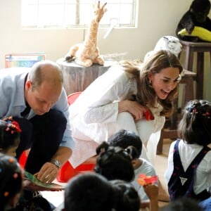 Le prince William, duc de Cambridge, et Catherine (Kate) Middleton, duchesse de Cambridge visitent l'école 'SOS Children's Village' à Lahore au Pakistan, le 17 octobre 2019.