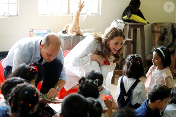 Le prince William, duc de Cambridge, et Catherine (Kate) Middleton, duchesse de Cambridge visitent l'école 'SOS Children's Village' à Lahore au Pakistan, le 17 octobre 2019.