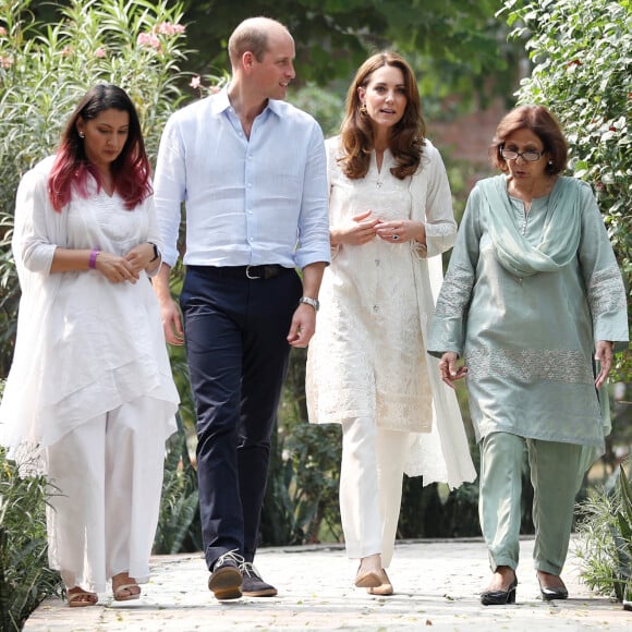 Le prince William, duc de Cambridge, et Catherine (Kate) Middleton, duchesse de Cambridge visitent l'école 'SOS Children's Village' à Lahore au Pakistan, le 17 octobre 2019.