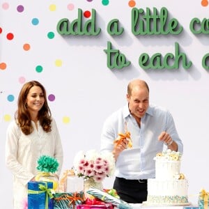 Le prince William, duc de Cambridge, et Catherine (Kate) Middleton, duchesse de Cambridge visitent l'école 'SOS Children's Village' à Lahore au Pakistan, le 17 octobre 2019.