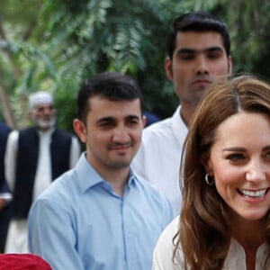 Le prince William, duc de Cambridge, et Catherine (Kate) Middleton, duchesse de Cambridge visitent l'école 'SOS Children's Village' à Lahore au Pakistan, le 17 octobre 2019.