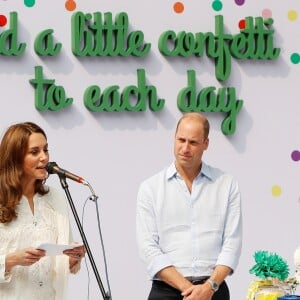 Le prince William, duc de Cambridge, et Catherine (Kate) Middleton, duchesse de Cambridge visitent l'école 'SOS Children's Village' à Lahore au Pakistan, le 17 octobre 2019.