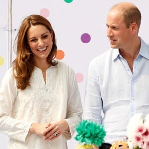 Le prince William, duc de Cambridge, et Catherine (Kate) Middleton, duchesse de Cambridge visitent l'école 'SOS Children's Village' à Lahore au Pakistan, le 17 octobre 2019.