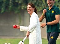 Kate Middleton au Pakistan : baskets et salwar kameez pour jouer au cricket