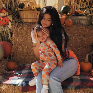 Kylie Jenner, Travis Scott et leur fille Stormi sont partis à la cueillette aux citrouilles à l'approche de la fête d'Halloween. Le 16 octobre 2019.