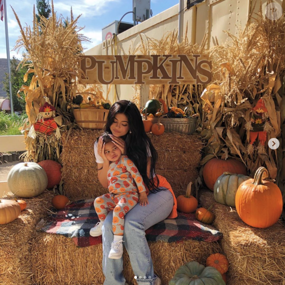 Kylie Jenner, Travis Scott et leur fille Stormi sont partis à la cueillette aux citrouilles à l'approche de la fête d'Halloween. Le 16 octobre 2019.