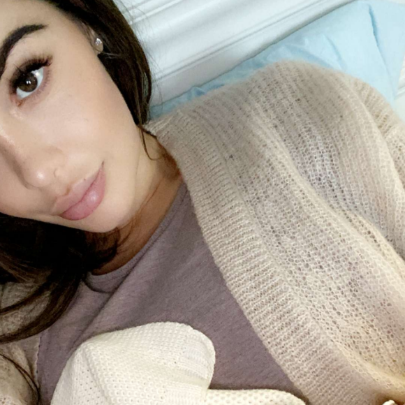 Nabilla Benattia dévoile une nouvelle photo de Milann et elle sur Snapchat, le 17 octobre 2019