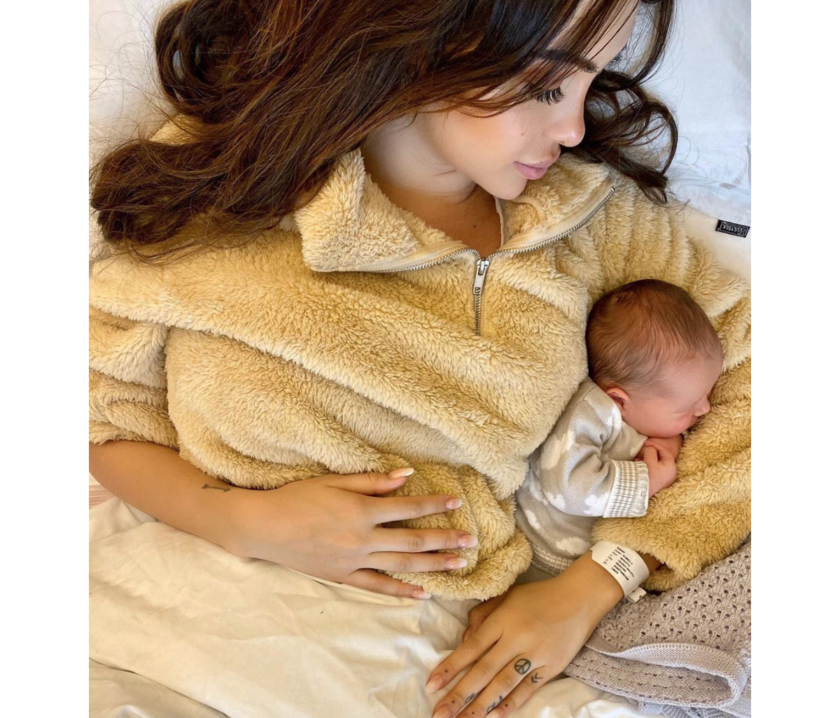 Photo Nabilla Et Son Fils Milann Le 15 Octobre 2019 Purepeople